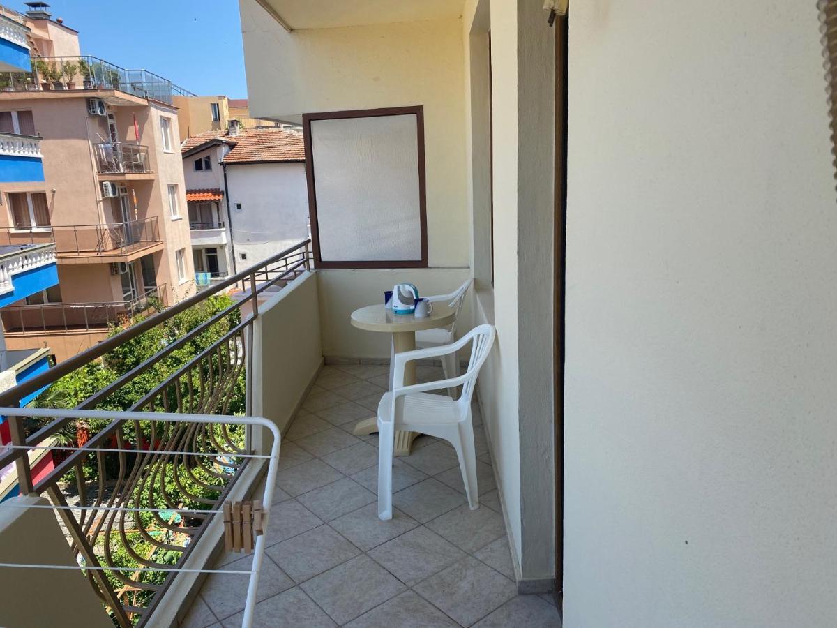 Doppel-/Zweibettzimmer mit Balkon