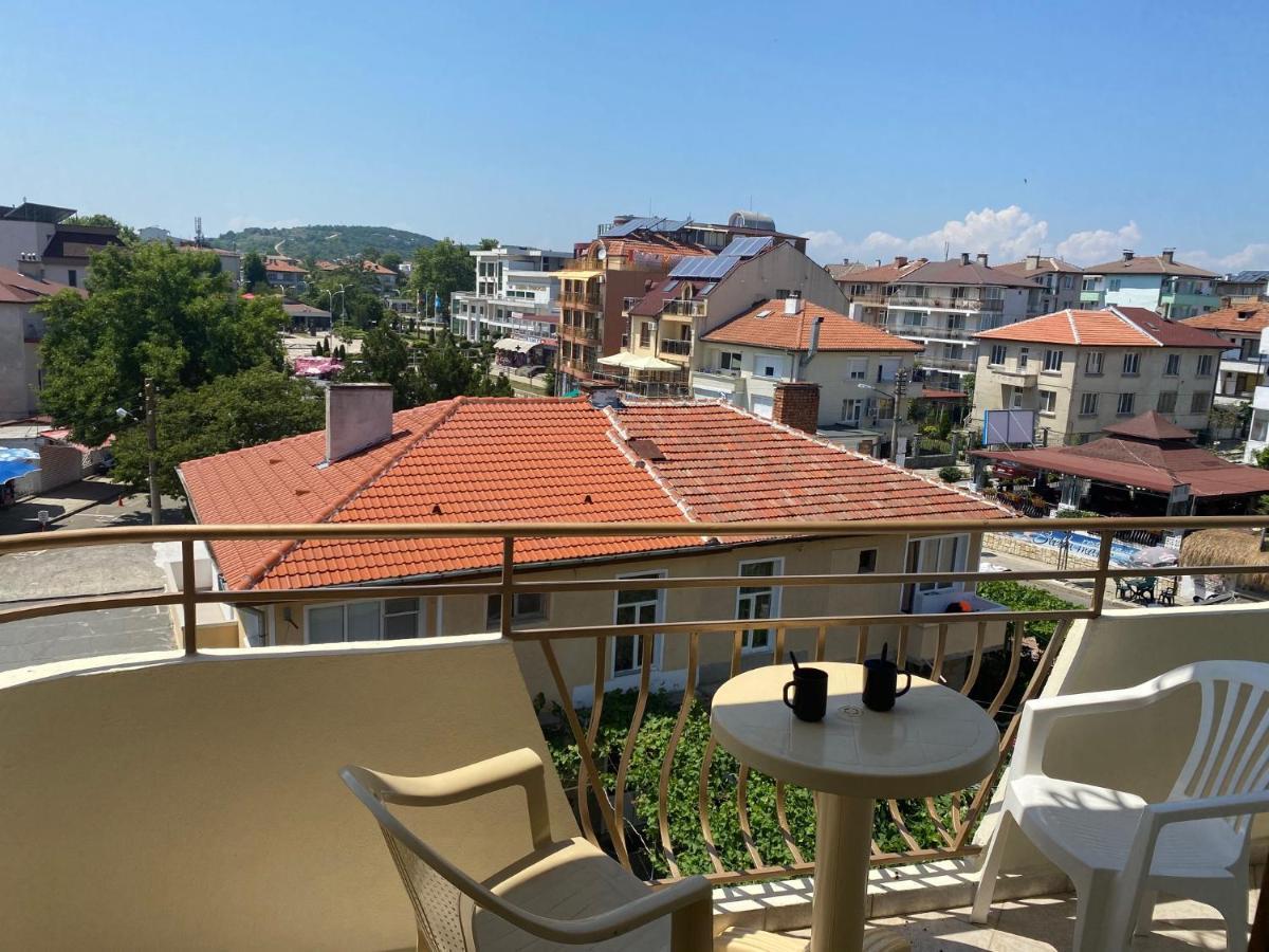 Doppel-/Zweibettzimmer mit Balkon