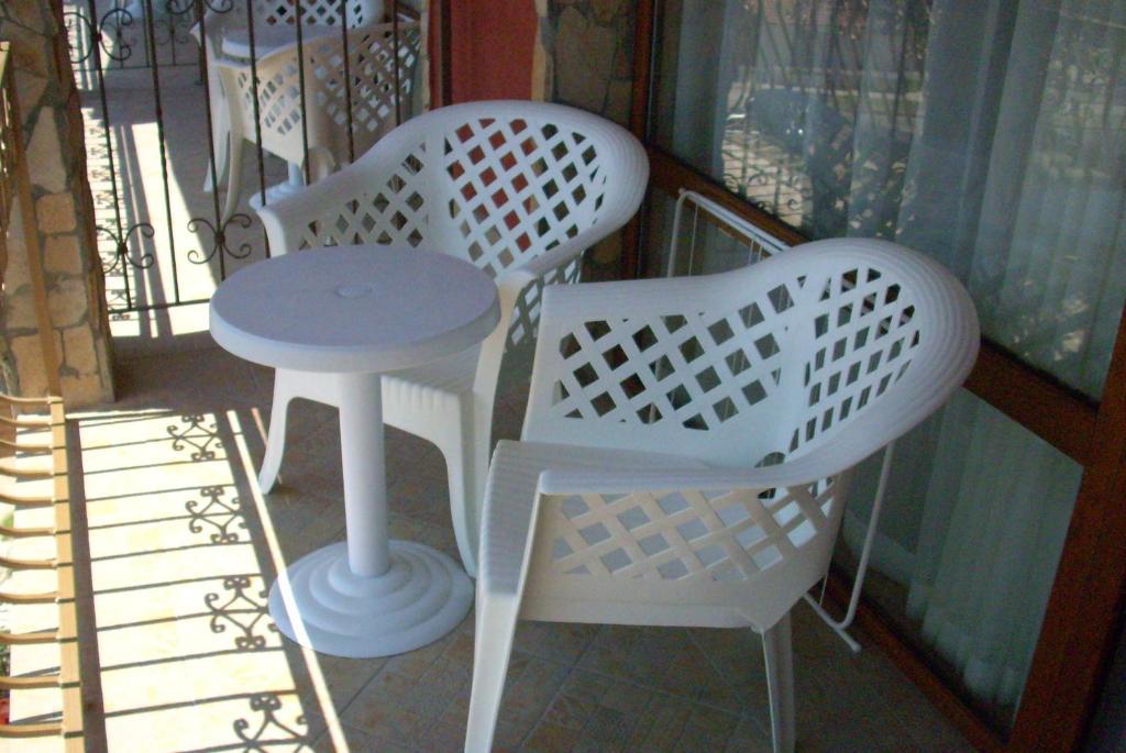 Studio with Balcony (3 Adults + 1 Child),883602013:JPEG