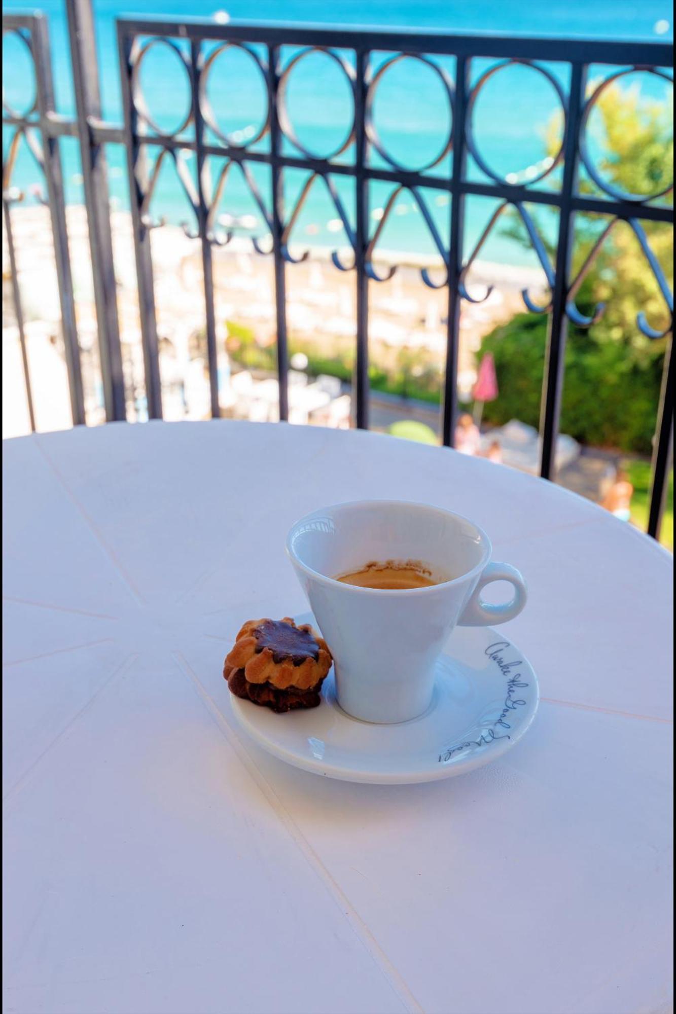 Studio with Balcony (2 Adults + 1 Child),1557559462:JPEG