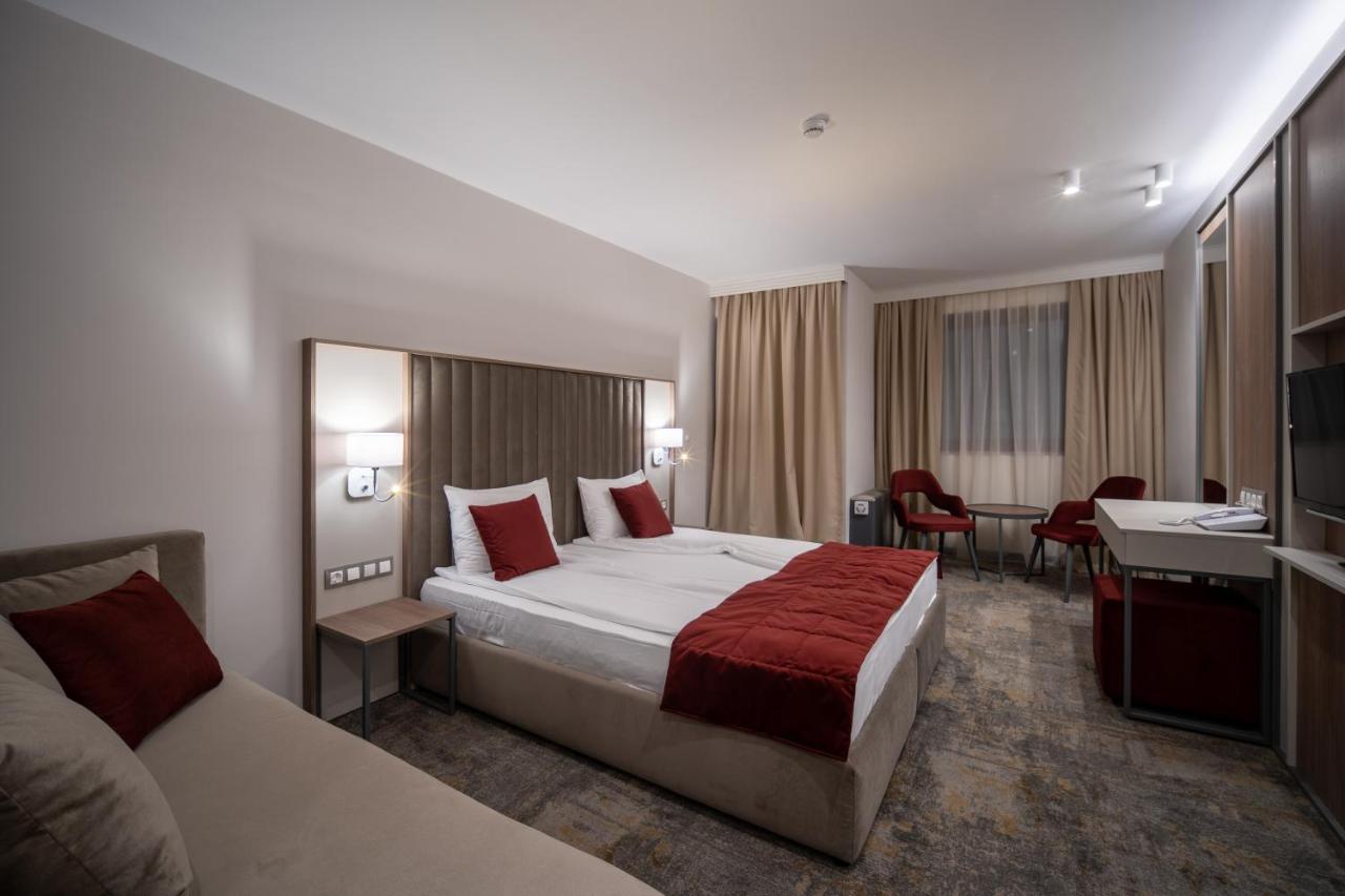 Deluxe Queen Room