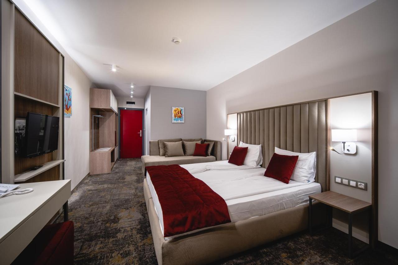 Deluxe Queen Room