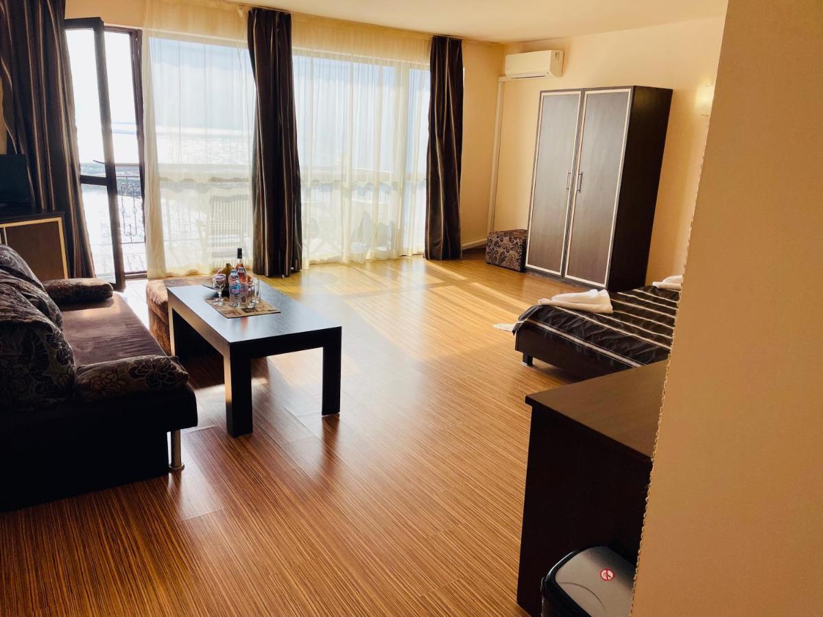 Studio with Sea View,1359476372:JPEG