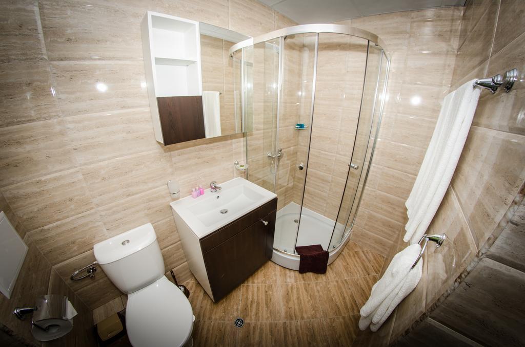 Apartment mit 2 Schlafzimmern und seitlichem Meerblick (4 Erwachsene + 2 Kinder)