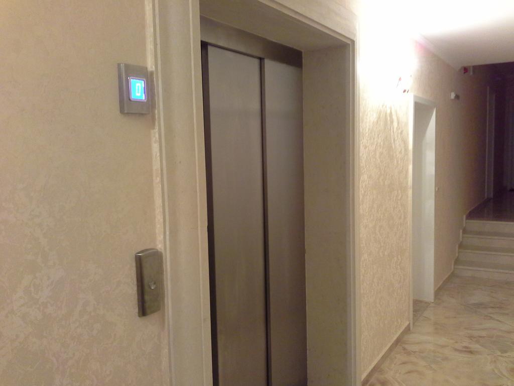 One-Bedroom Apartment,141969069:JPEG