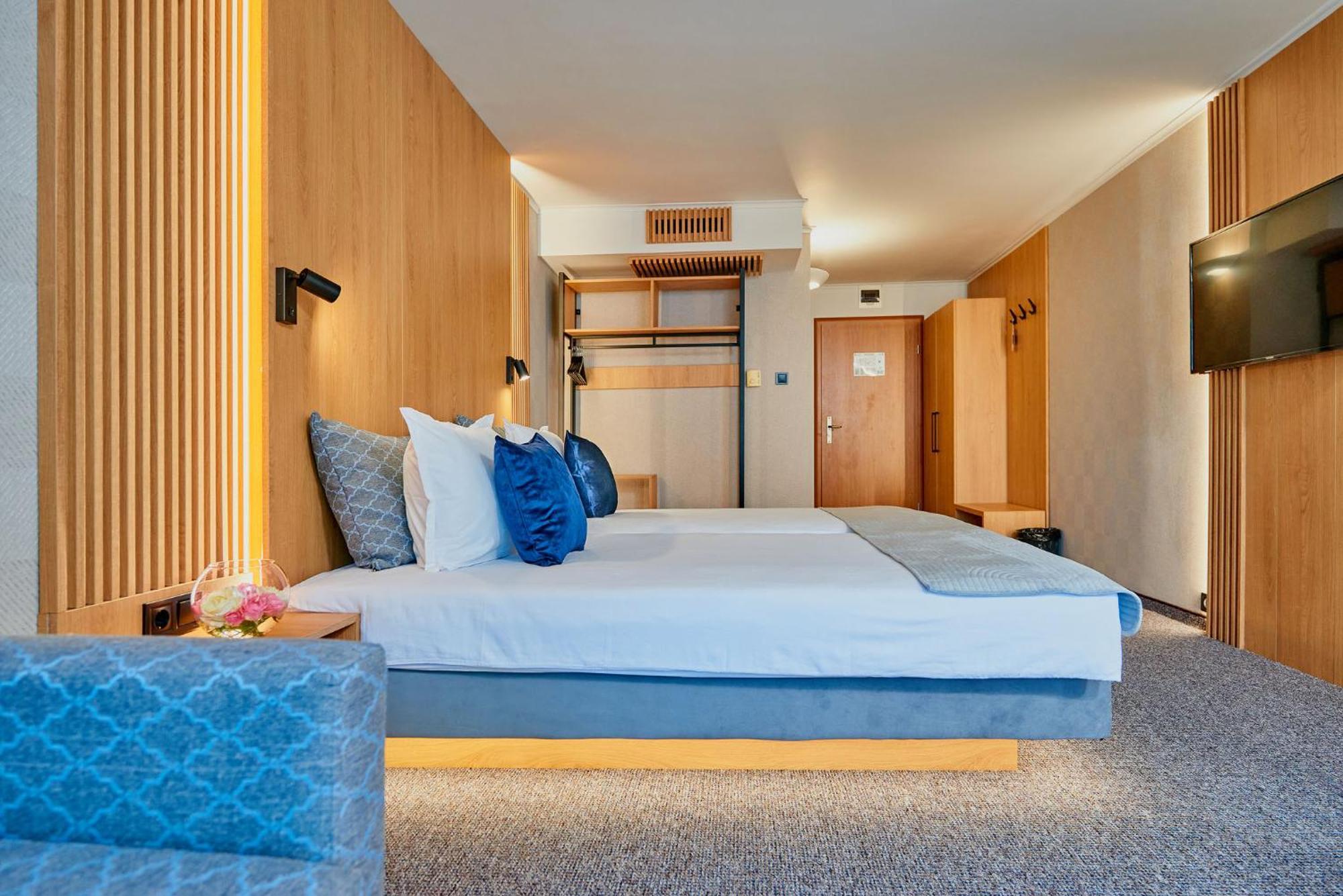 Comfort Twin Room Balcony Side Sea View Upper Floor