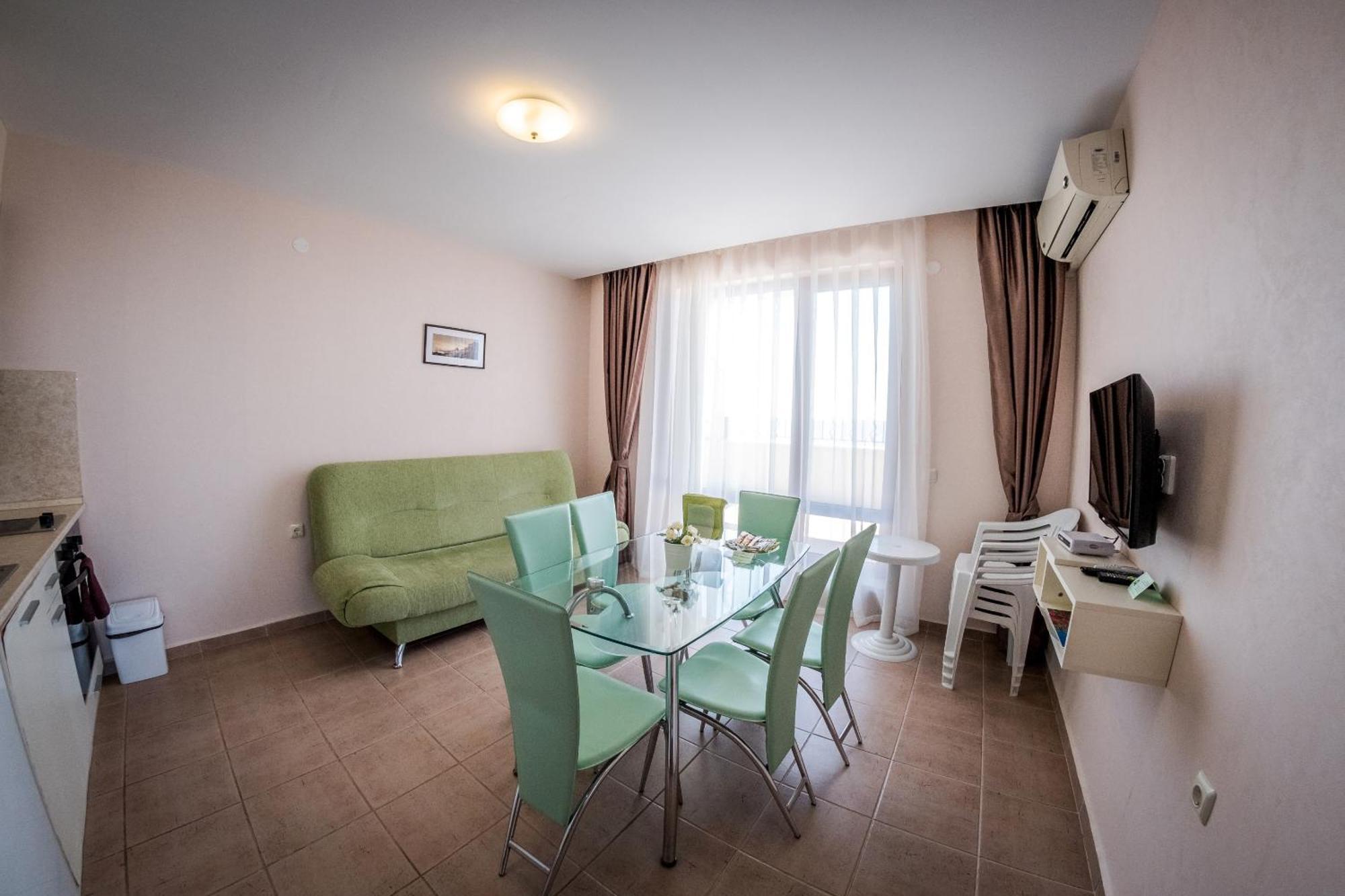 Apartment mit 2 Schlafzimmern und einem Balkon (4 Erwachsene + 2 Kinder)
