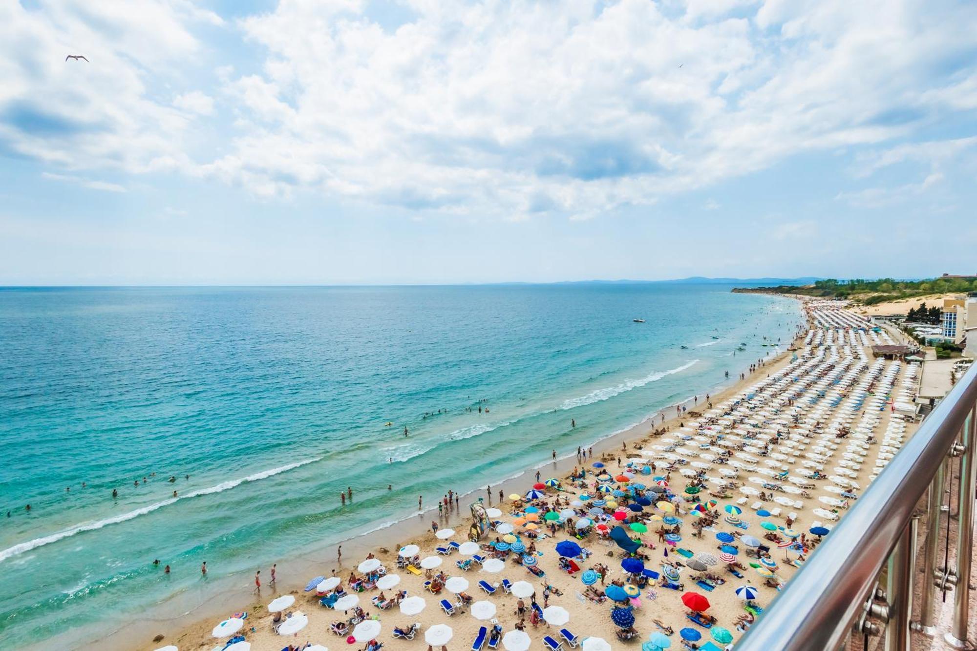 One-Bedroom Apartment with Balcony and Sea View,1553141290:JPEG