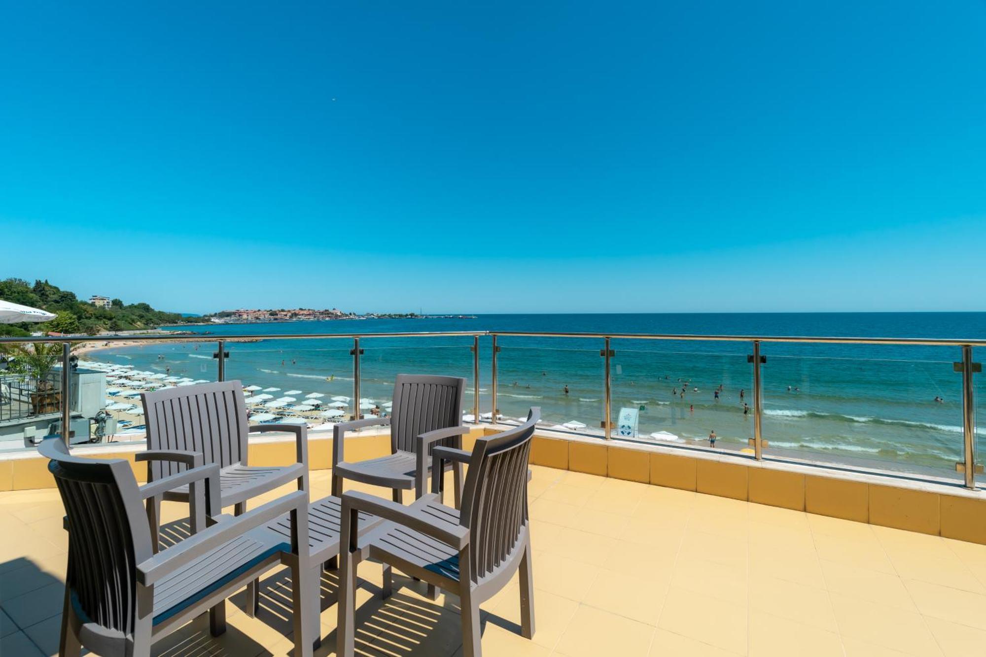 Two-Bedroom Apartment – Free Beach Access