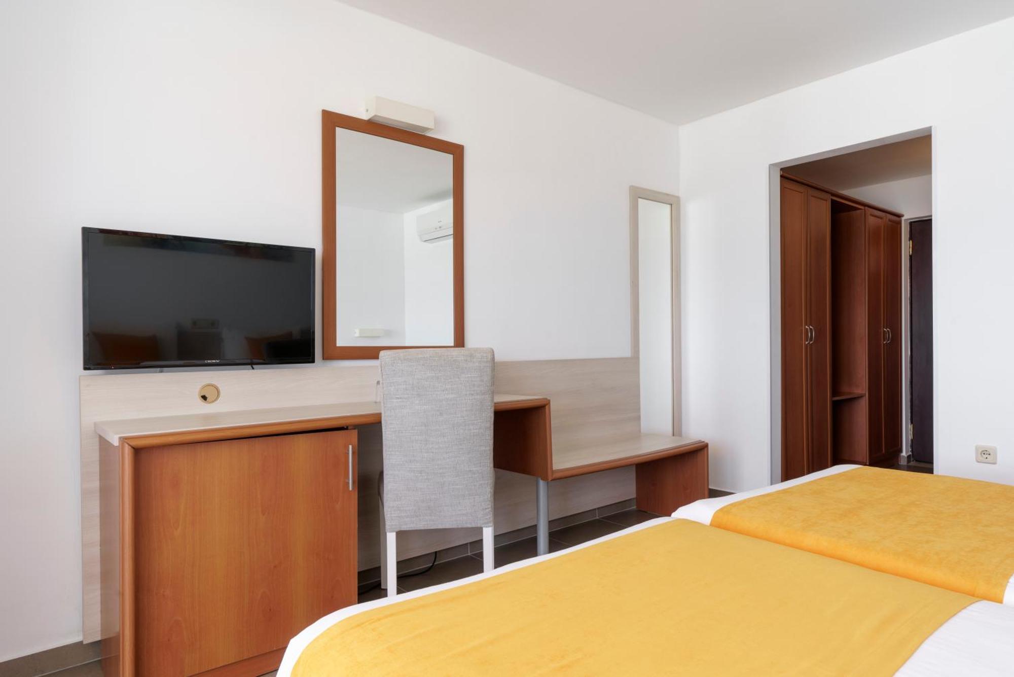 Double Park View,1620624500:JPEG