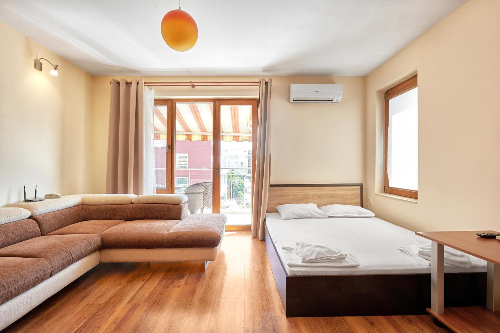 Studio mit Balkon