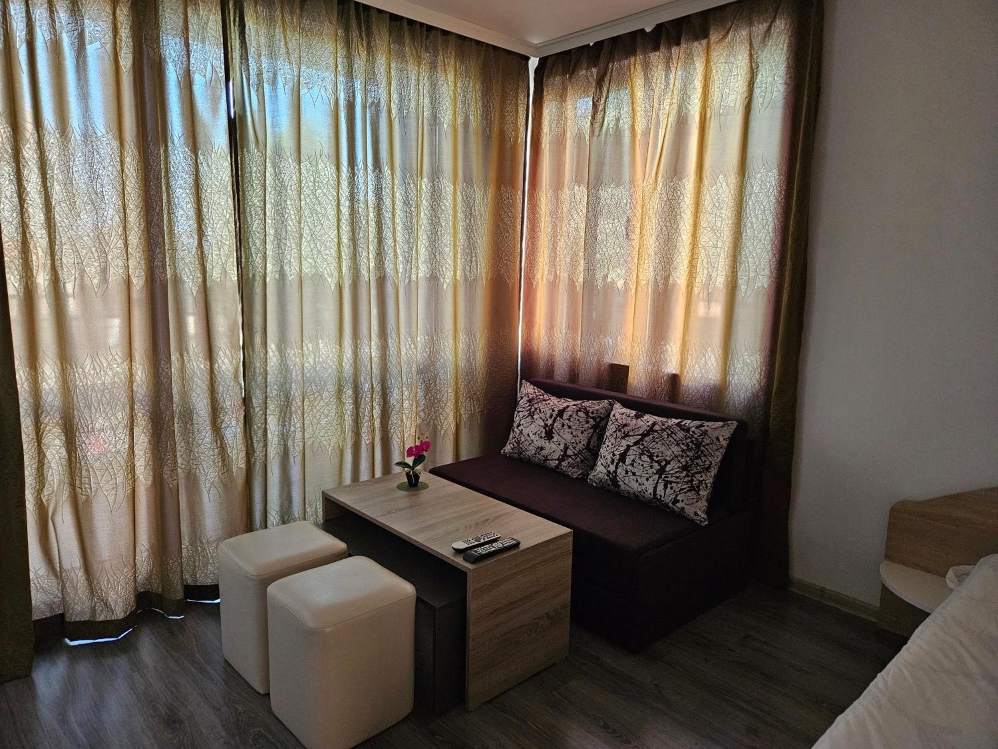 Deluxe Double Room (2 Adults + 1 Child),1675849933:JPEG