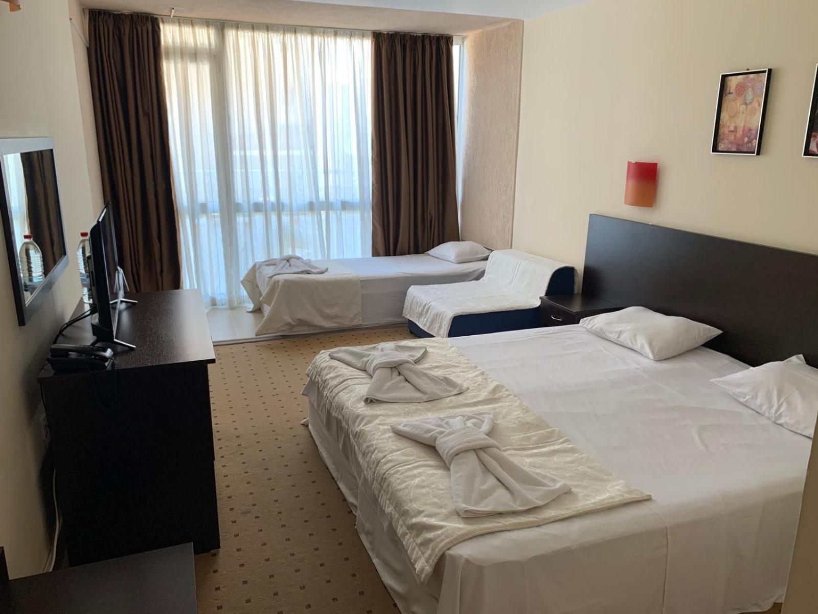 Dreibettzimmer mit Balkon