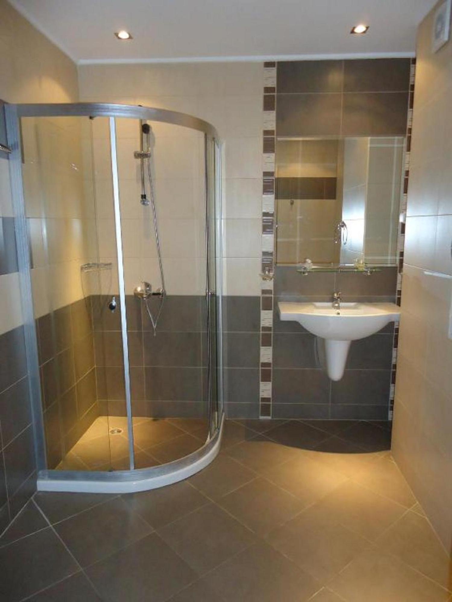 Zweibettzimmer mit Balkon