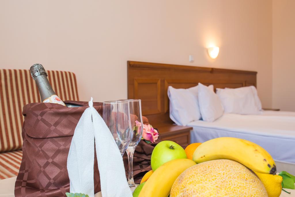 Doppelzimmer mit Balkon (2 Erwachsene + 1 Kind)
