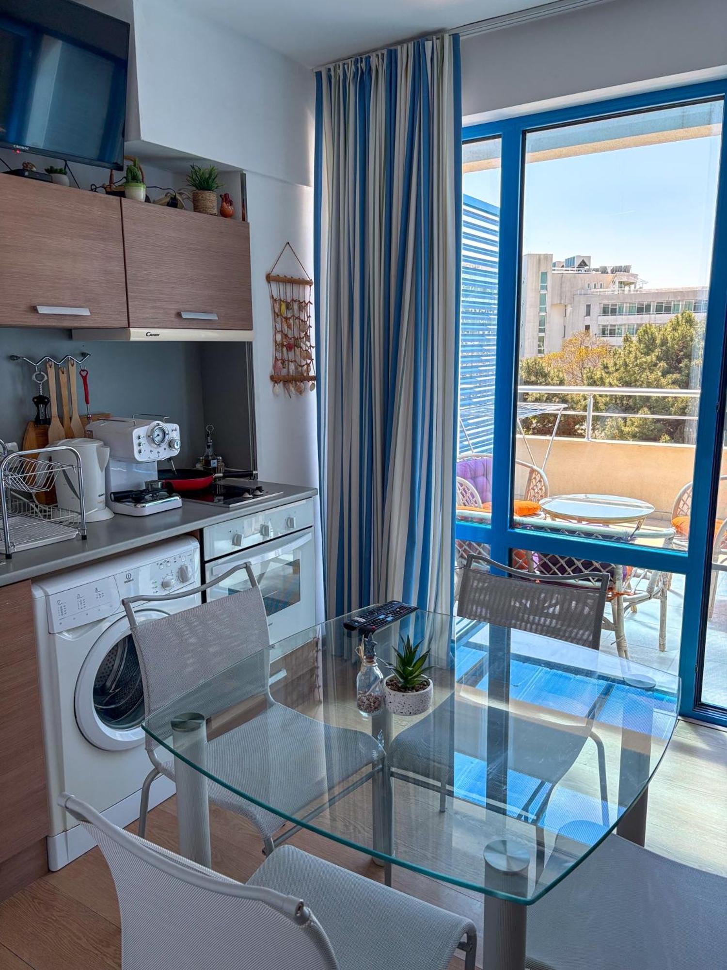 One-Bedroom Apartment Pool View