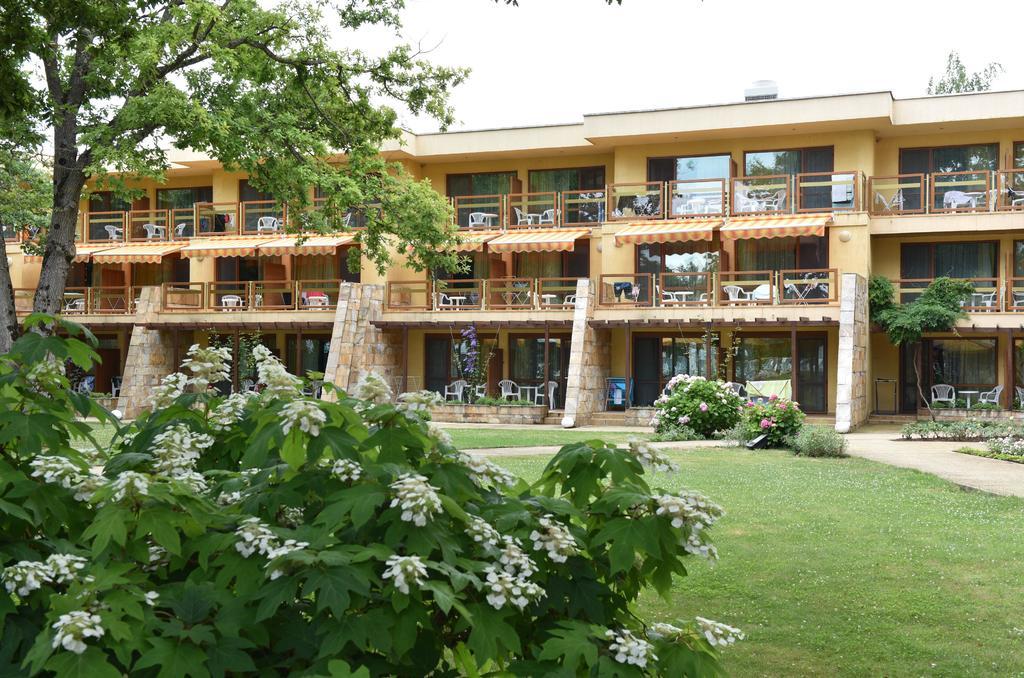 Double or Twin Room with Free Parking,195998518:JPEG