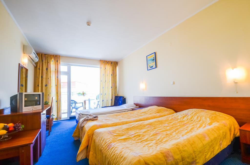 Dreibettzimmer mit Balkon