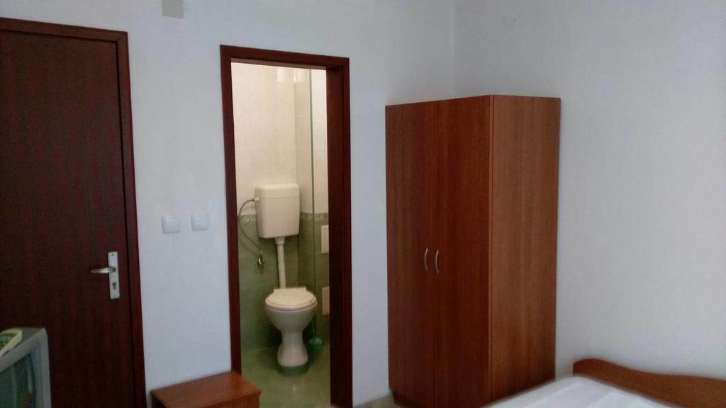 Стая с 2 отделни легла (1 възрастен + 1 дете)