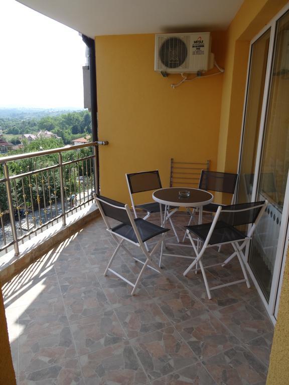 Фамилен суит