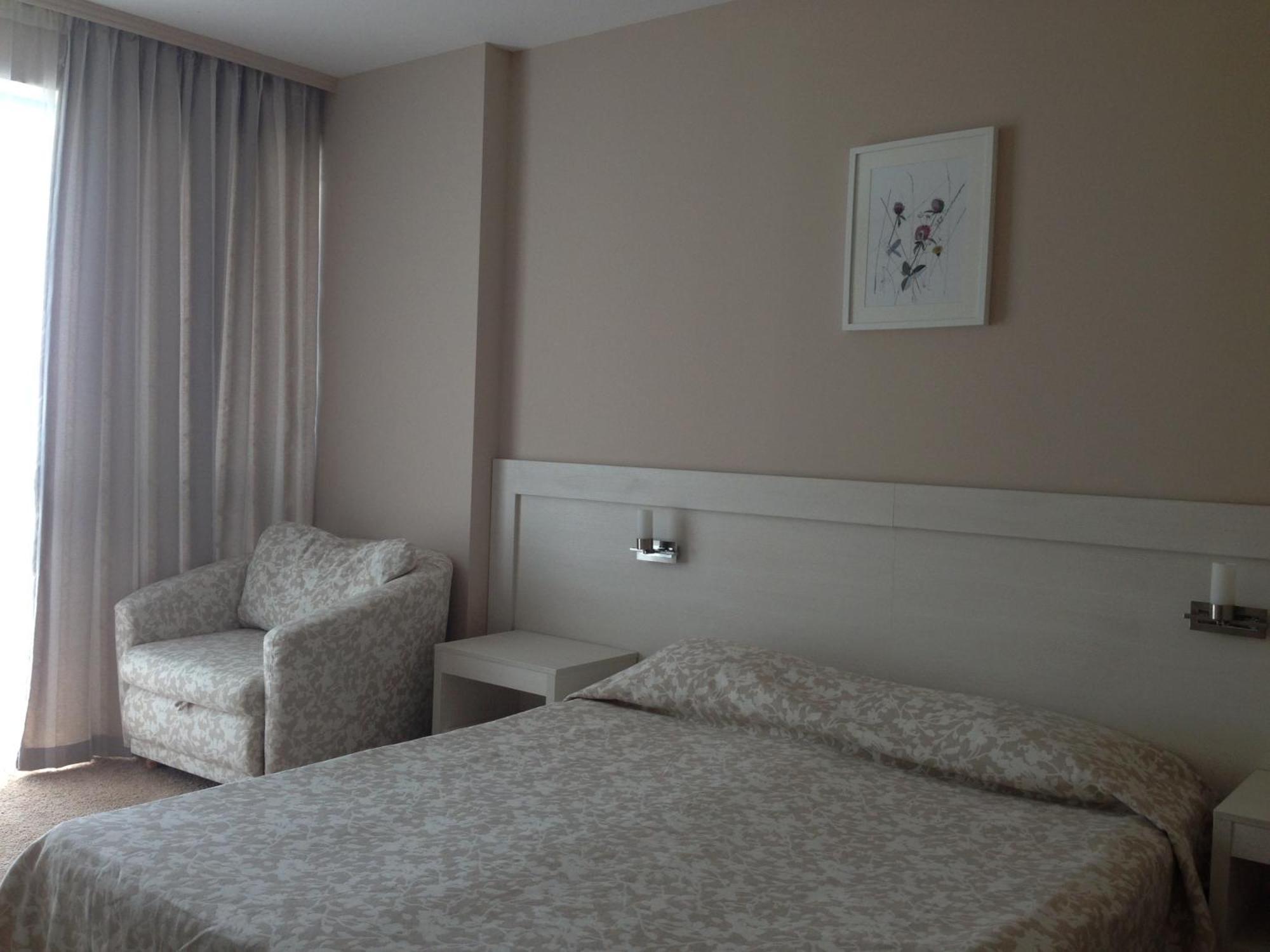 Double or Twin Room with Balcony and Sea View (2 Adults + 1 Child),561694590:JPEG