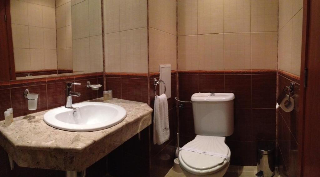 Two-Bedroom Apartment with Balcony,65789473:JPEG