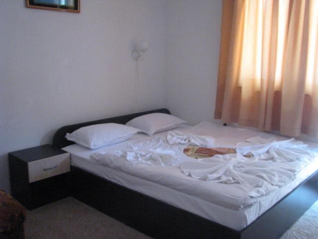 Doppel-/Zweibettzimmer mit Balkon