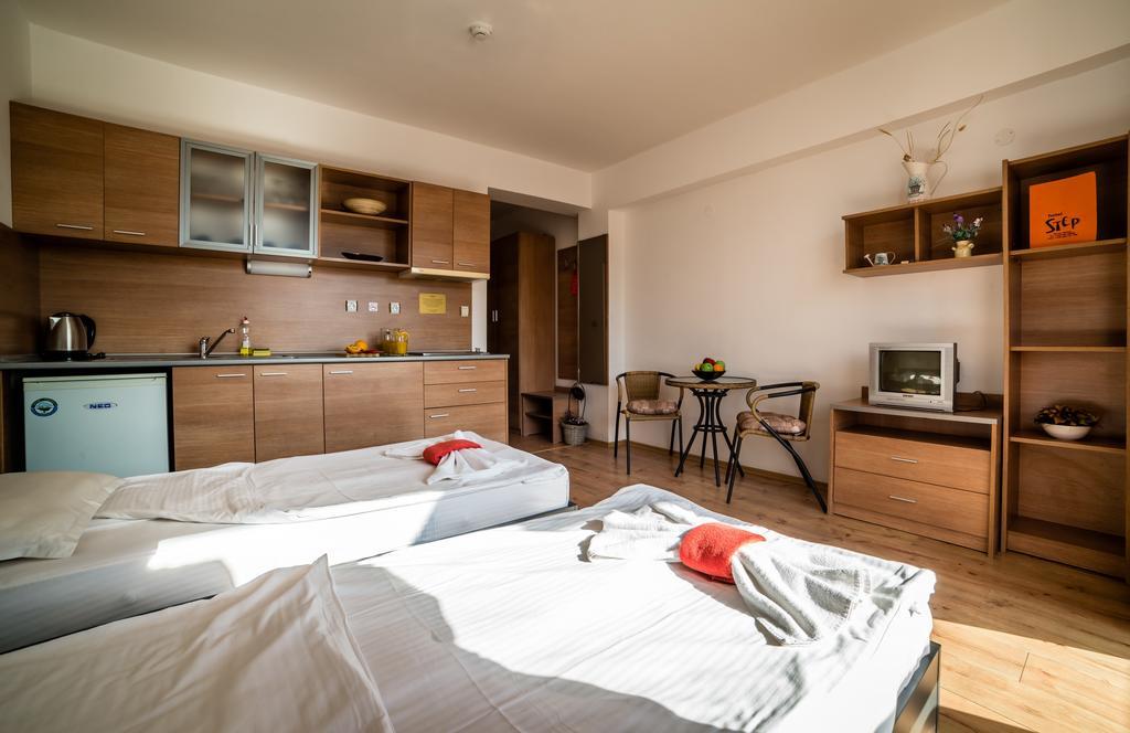 Studio,395452395:JPEG