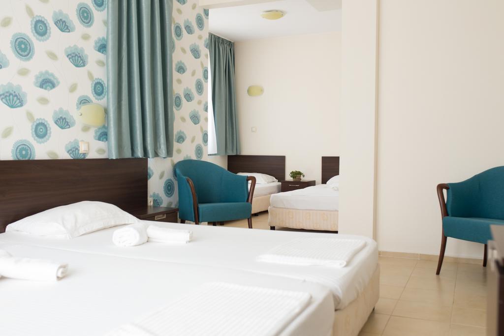 Junior Suite with Balcony and City View,402828228:JPEG