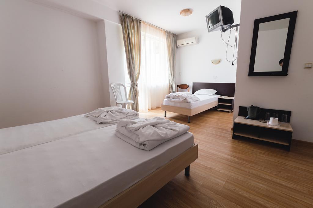 Triple Room with Balcony,408832410:JPEG