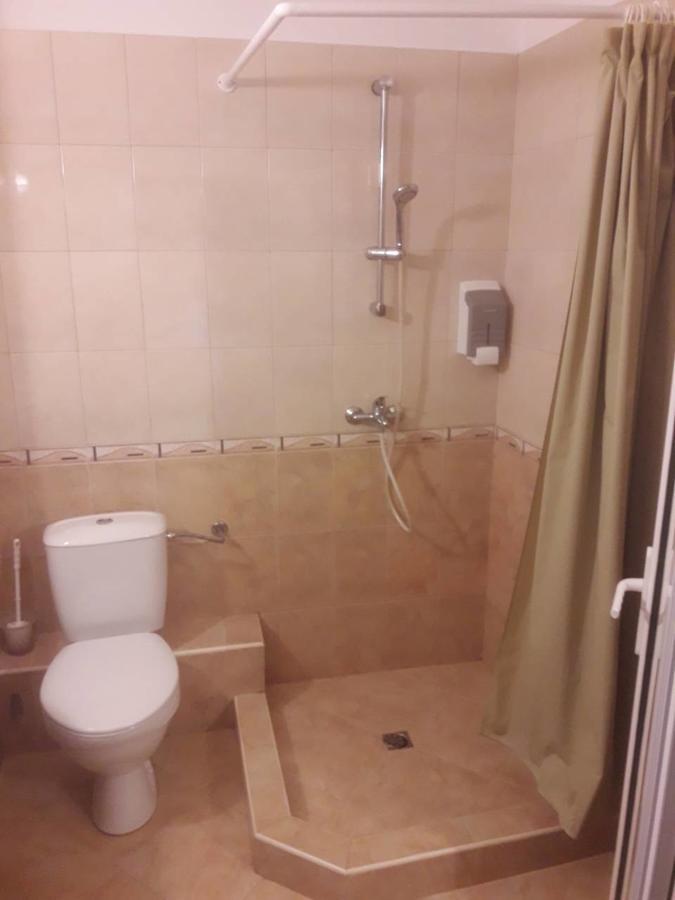 Deluxe Double Room (2 Adults + 1 Child),517952337:JPEG