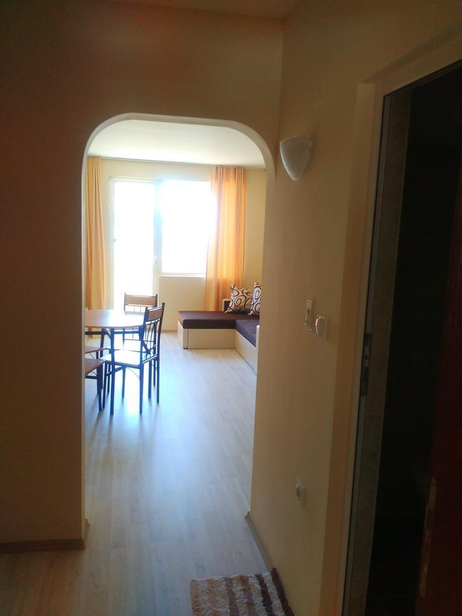 Two-Bedroom Apartment,639340731:JPEG