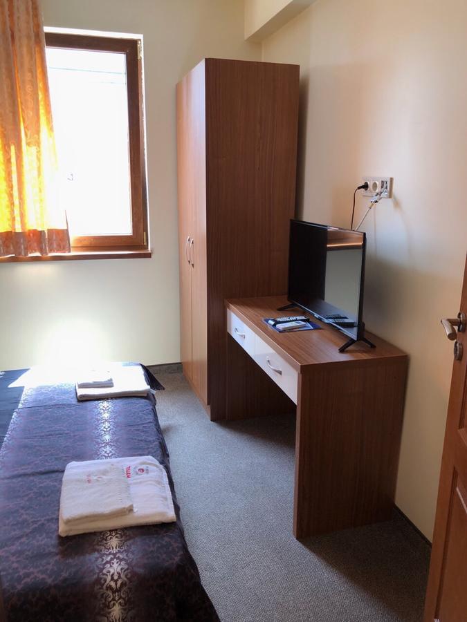 Two-Bedroom Apartment - FREE Parking,666258948:JPEG