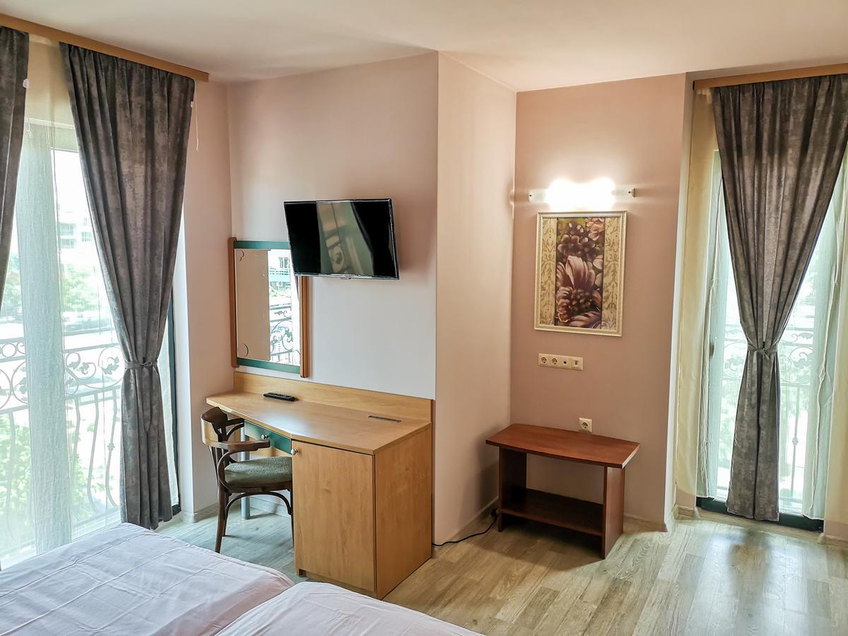 Standard Double or Twin Room,694394115:JPEG