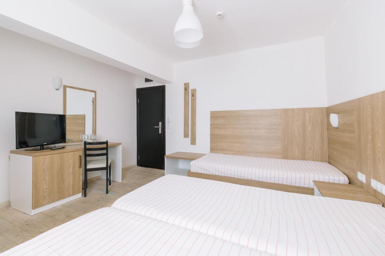 Double Room with Extra Bed,738632251:JPEG