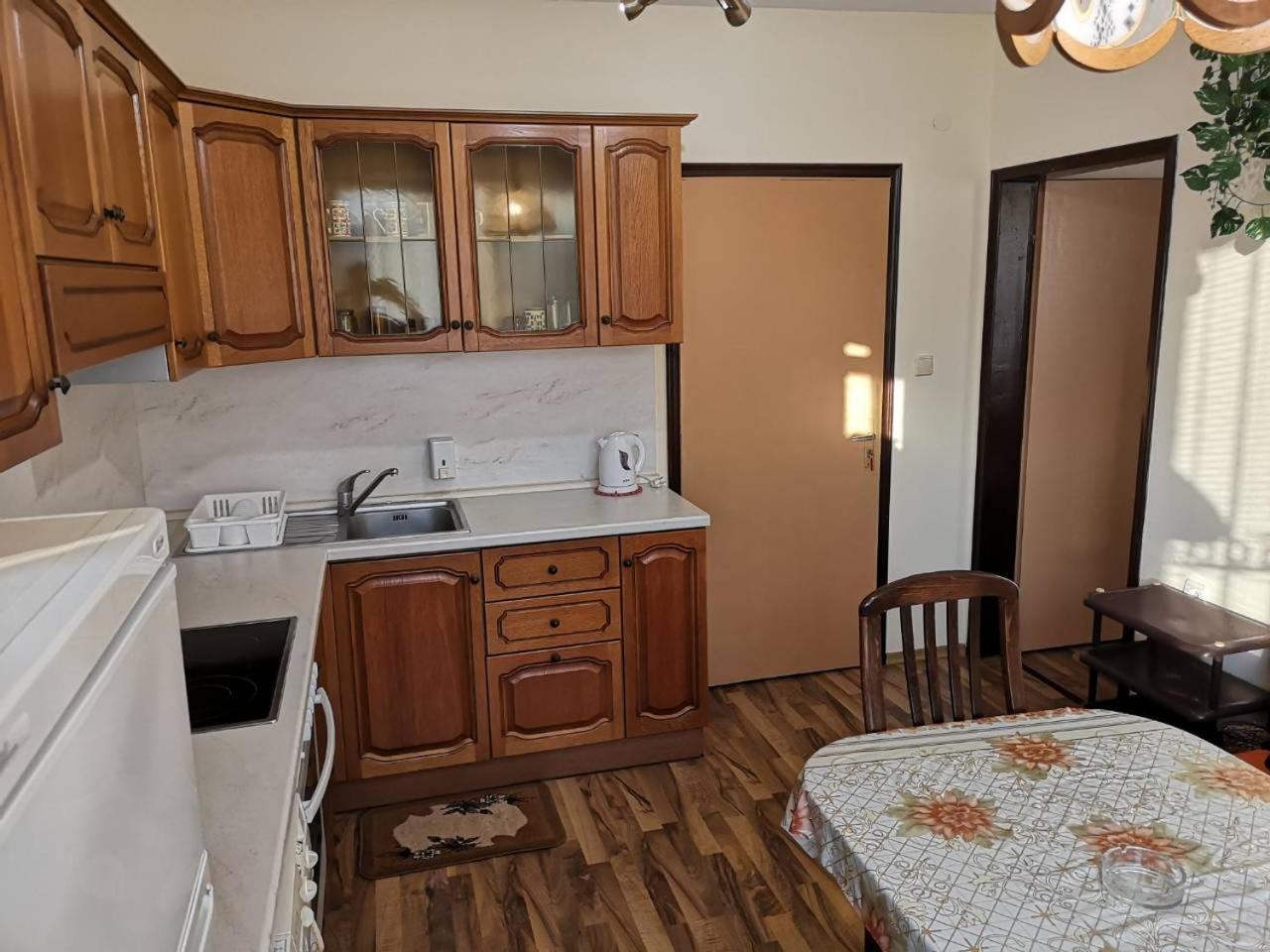 Family Studio,763991497:JPEG