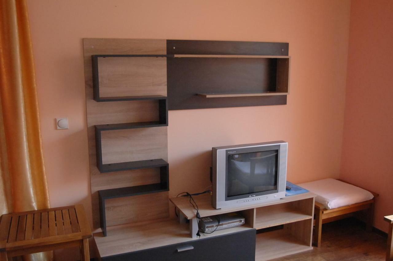 Two-Bedroom Apartment,854860958:JPEG