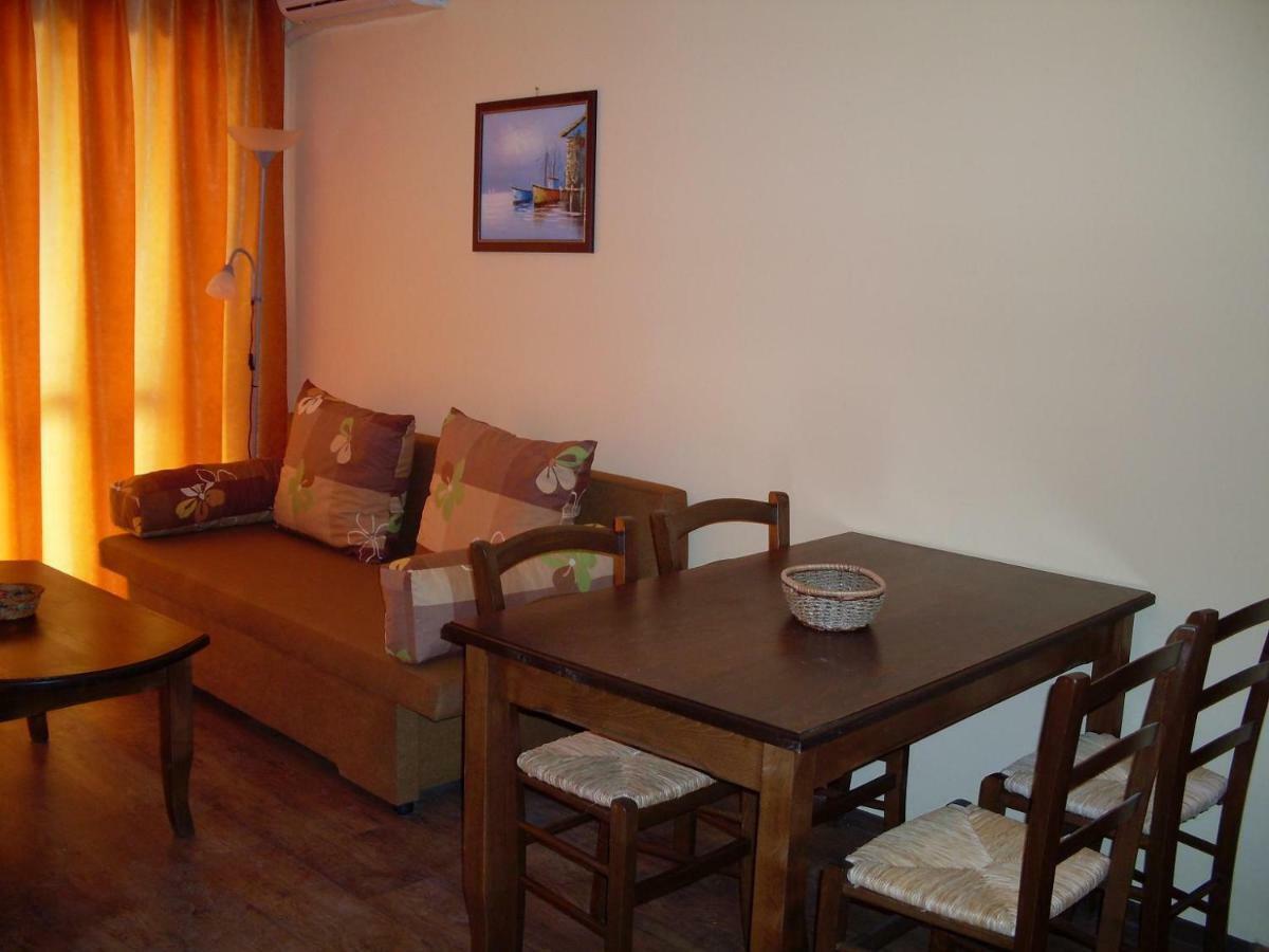 Apartment with Balcony,854861213:JPEG