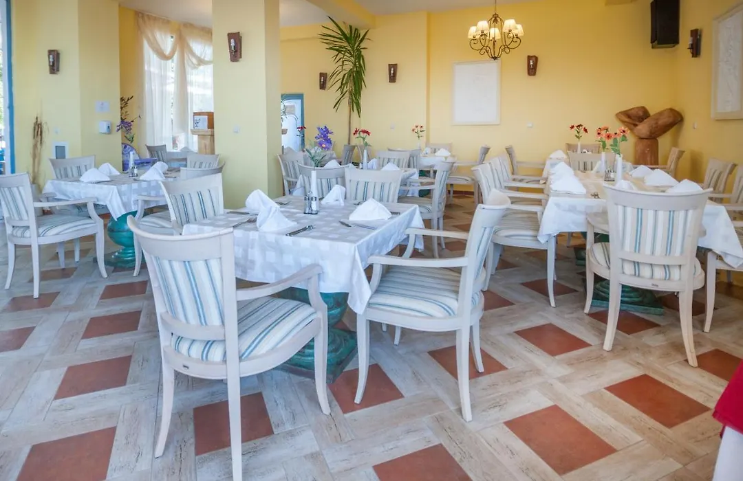 Merlin Club Hotel-1