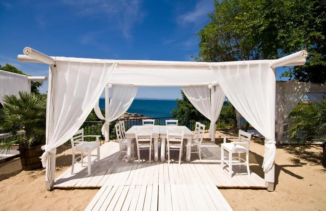 Paradise Bay Hotel-1
