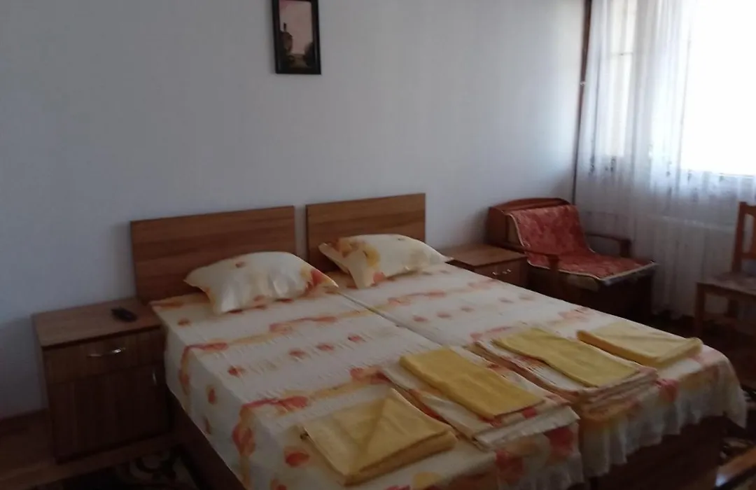 Стаи За Гости Петрови-1