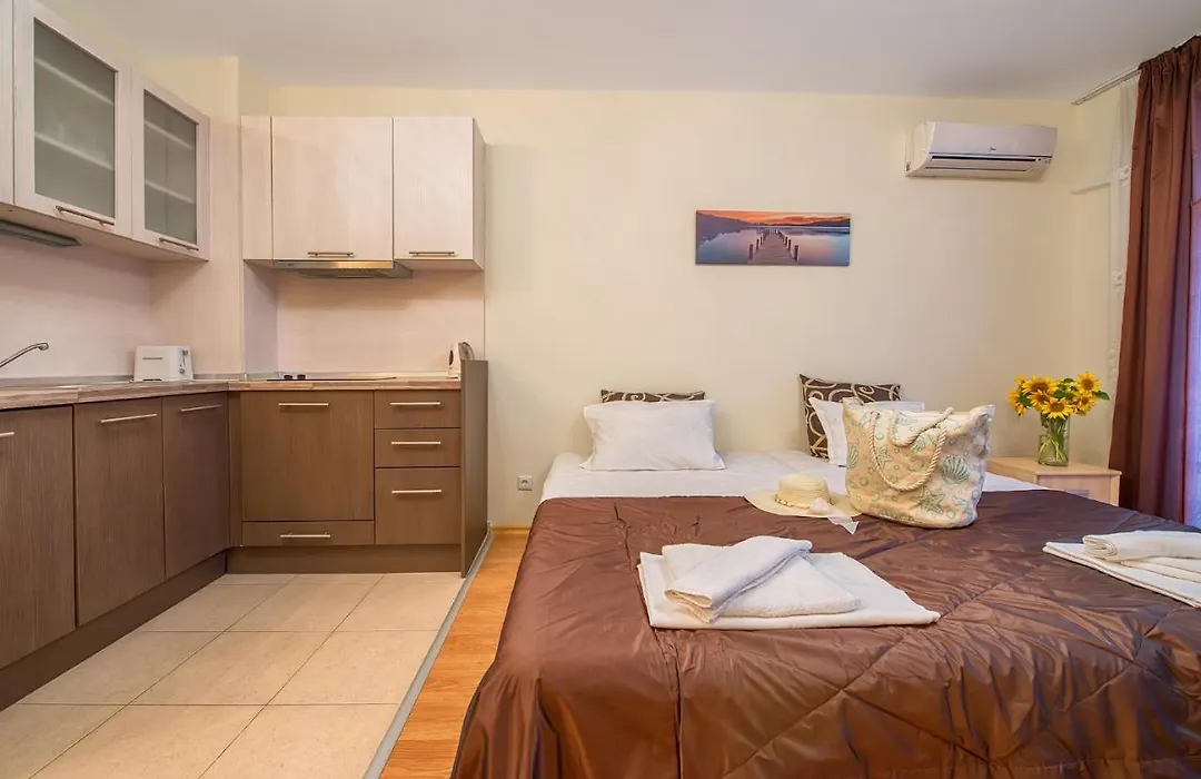 Admiral Plaza Holiday Apartments-1