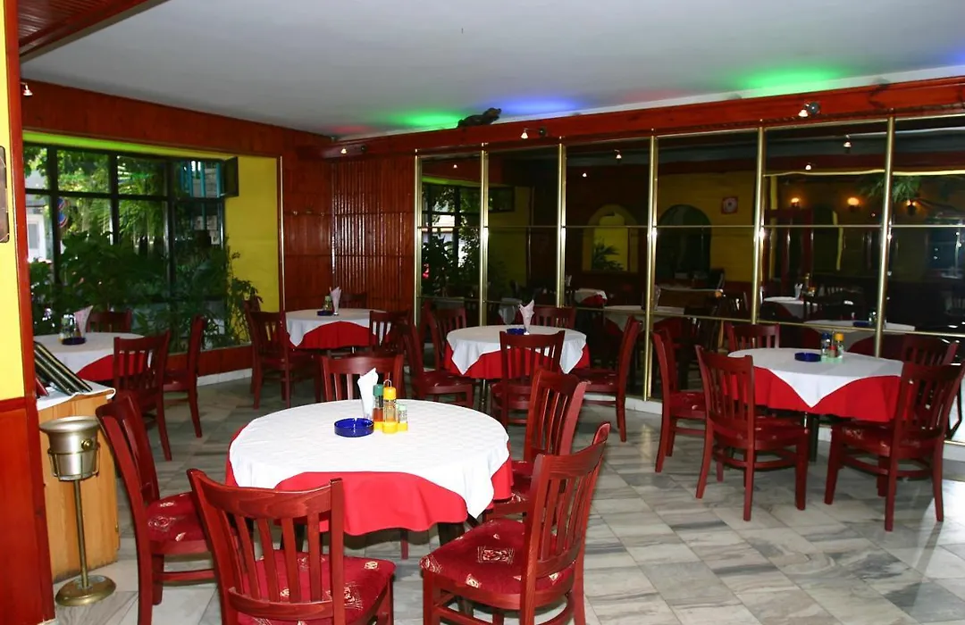 Family Hotel Flora-1