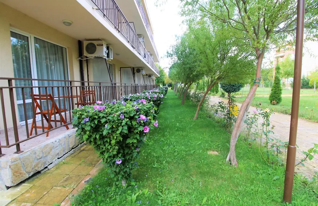 Holiday-Orchid Menada Apartments-1