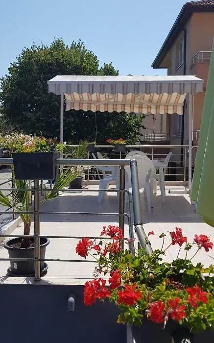 Holiday House-1