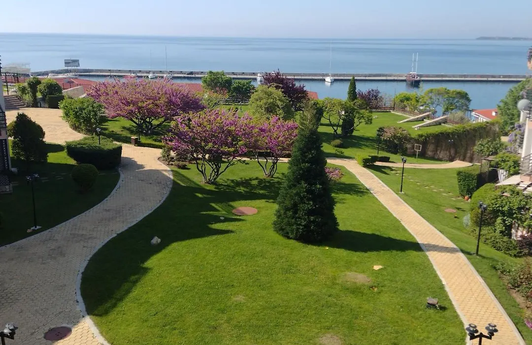 Destination Bulgaria 2000 Diamond Private Family Summer Apartments-1