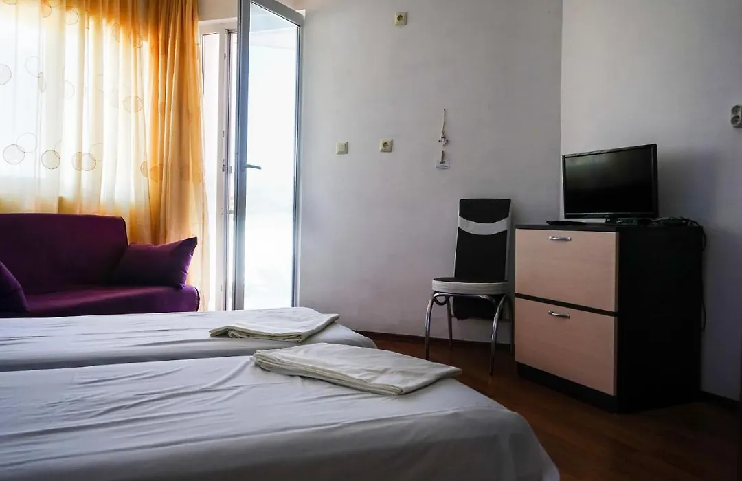 House Rezvaya With Rooms For Rent-1