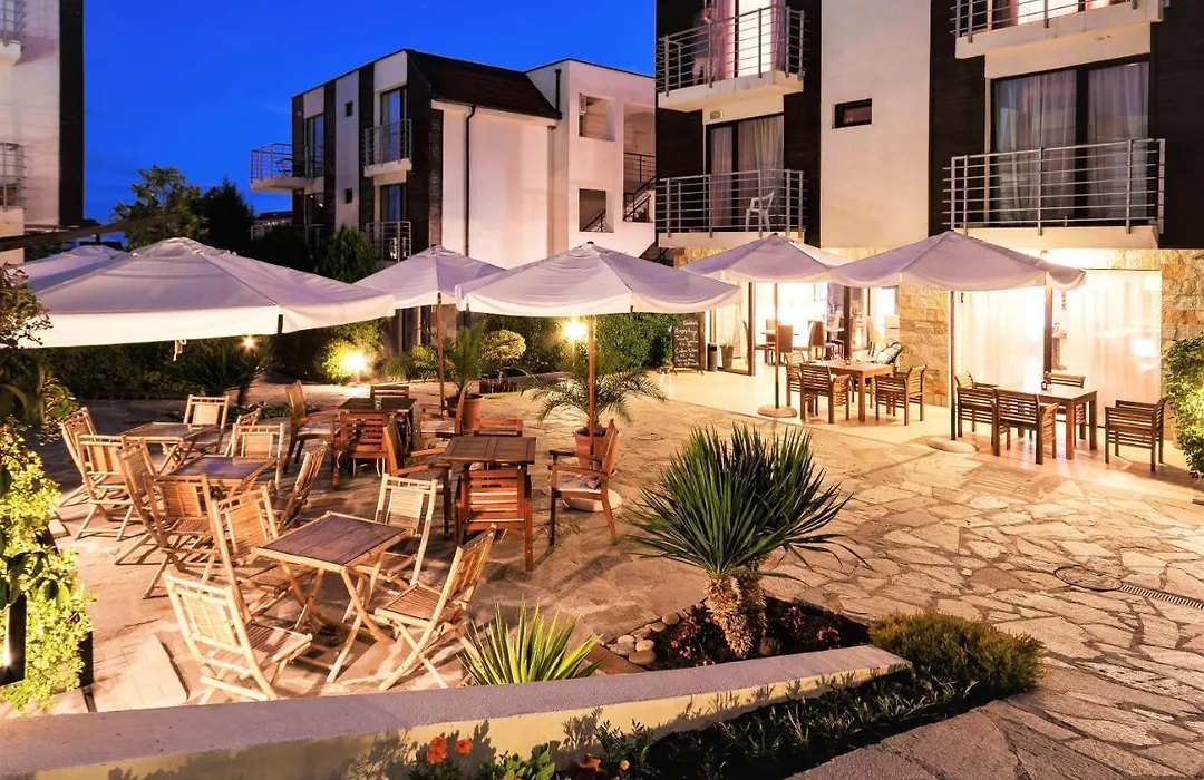 Seaside 2 Bedroom Apartment With Balcony For 4-5 Pax-1