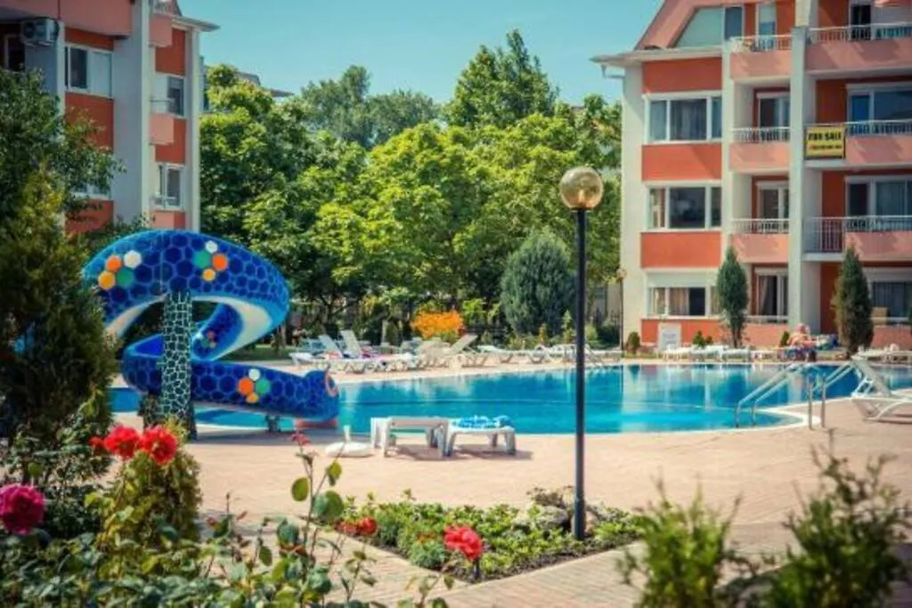 Spacious, 1 Bedroom Apartment-1