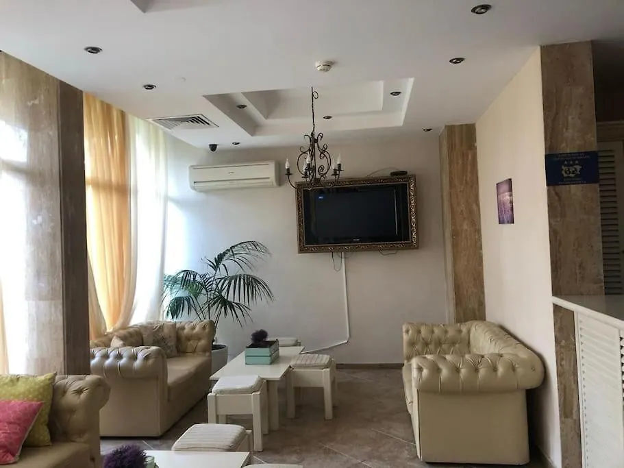 Spacious, 1 Bed Apt, Dawn Park-1